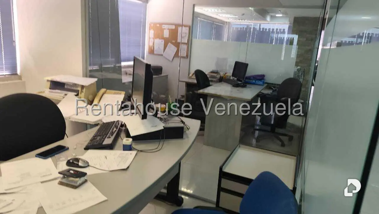 Oficina en Los Cortijos de Lourdes, Caracas – 12