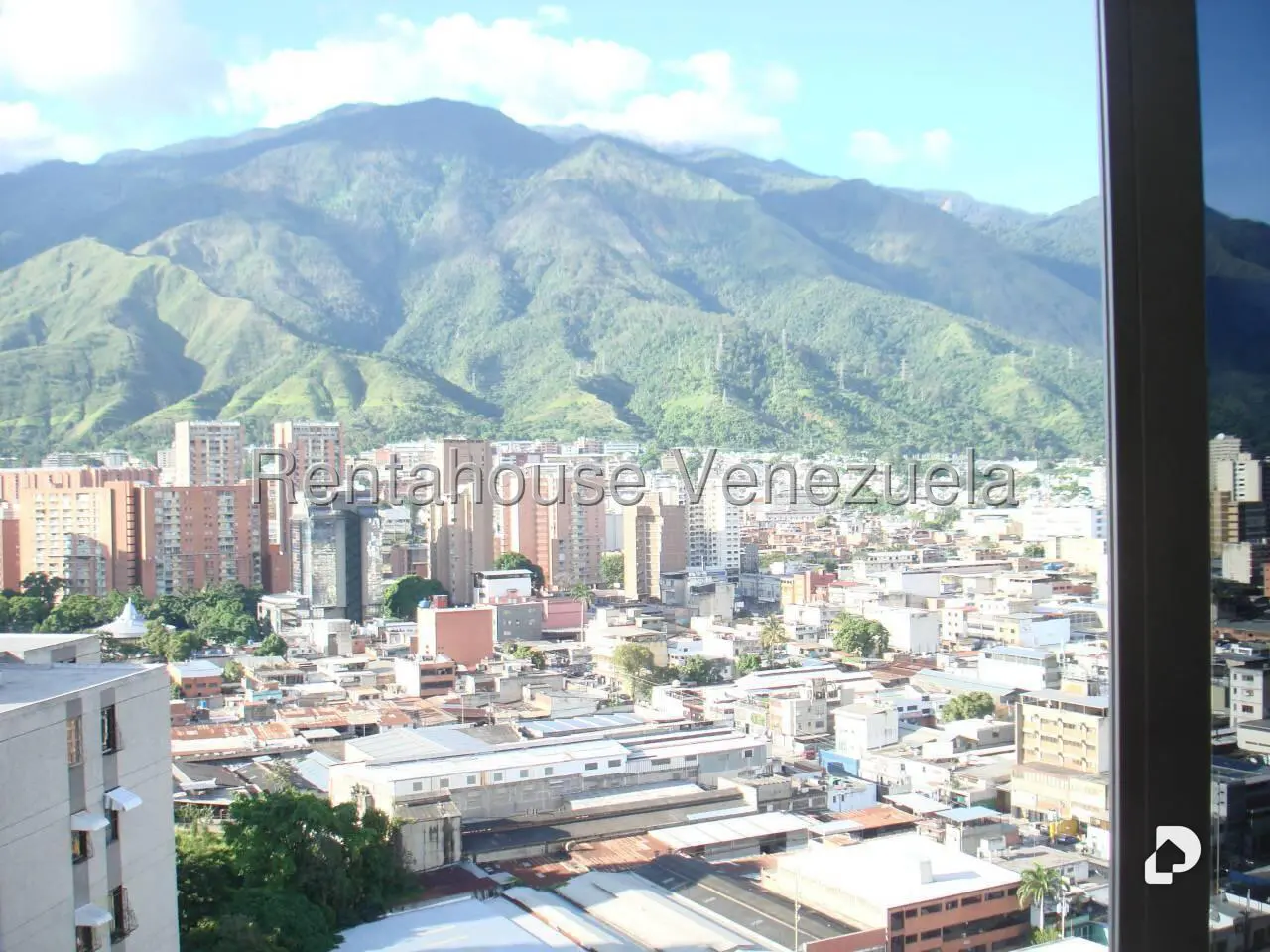 Oficina en Los Cortijos de Lourdes, Caracas – 26