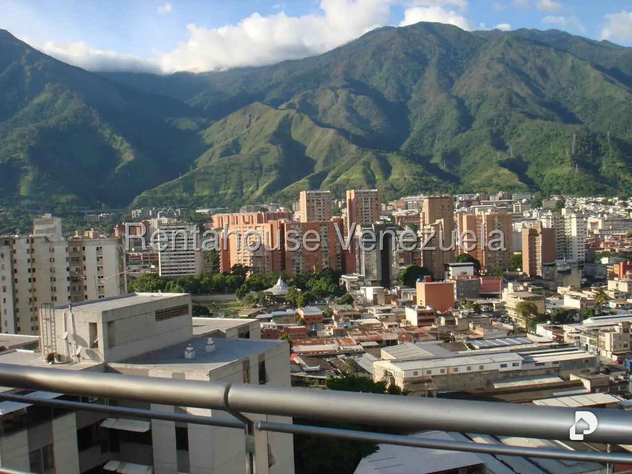 Oficina en Los Cortijos de Lourdes, Caracas – 27