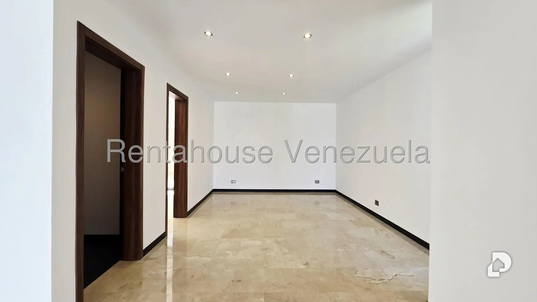 Casa en Prados del Este, Caracas – 19