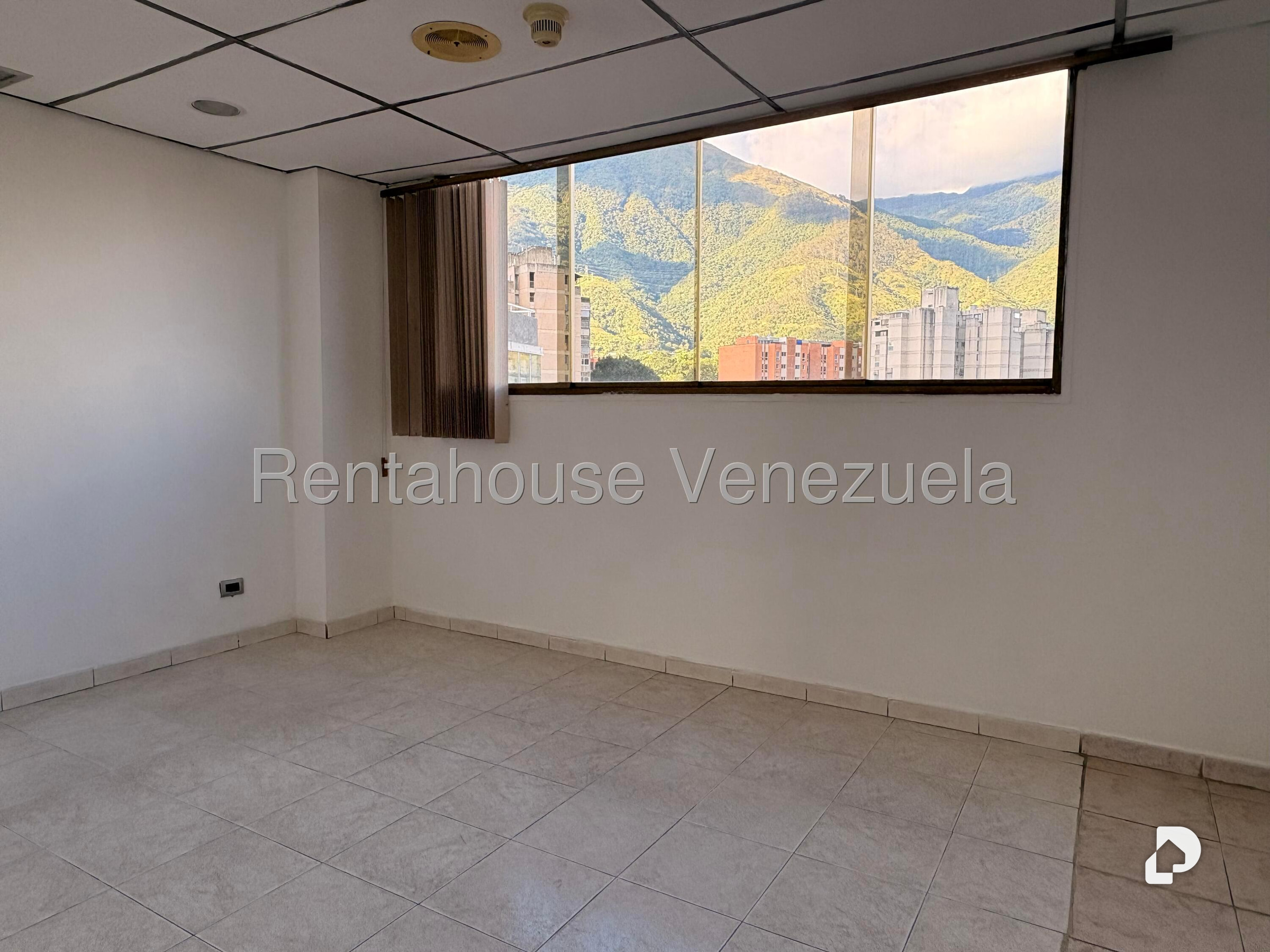 Oficina en Los Dos Caminos, Caracas