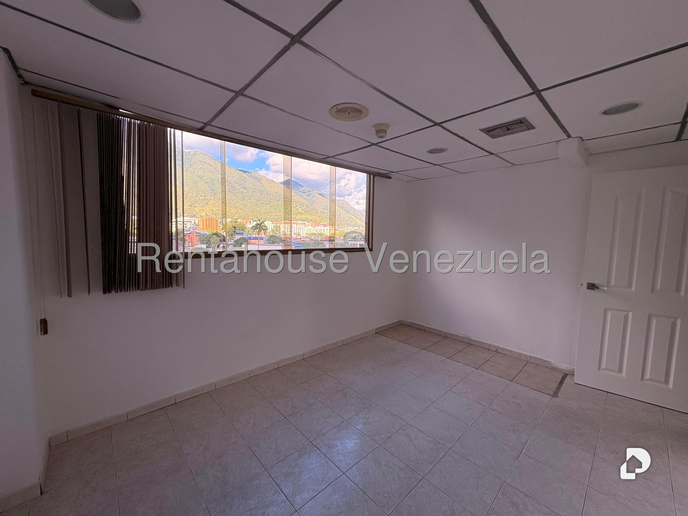Oficina en Los Dos Caminos, Caracas