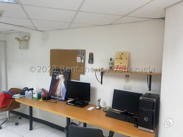 Local comercial en Los Dos Caminos, Caracas – 12