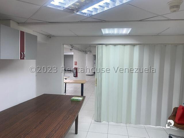 Local comercial en Los Dos Caminos, Caracas – 8