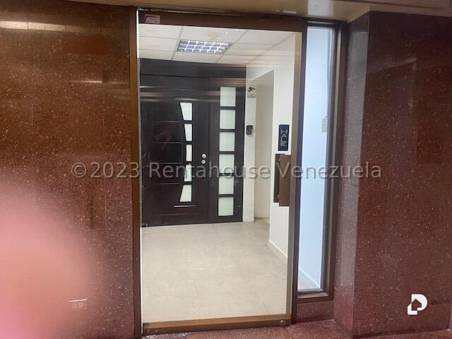 Local comercial en Los Dos Caminos, Caracas – 2