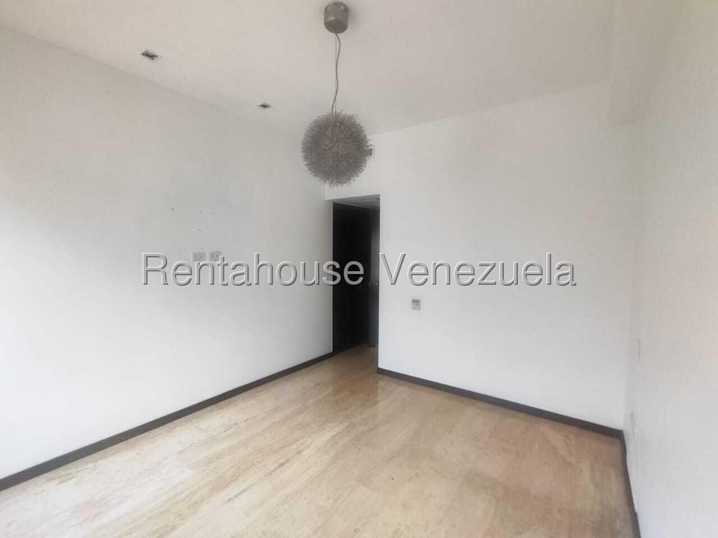 Apartamento en Las Mesetas de Santa Rosa de Lima, Caracas