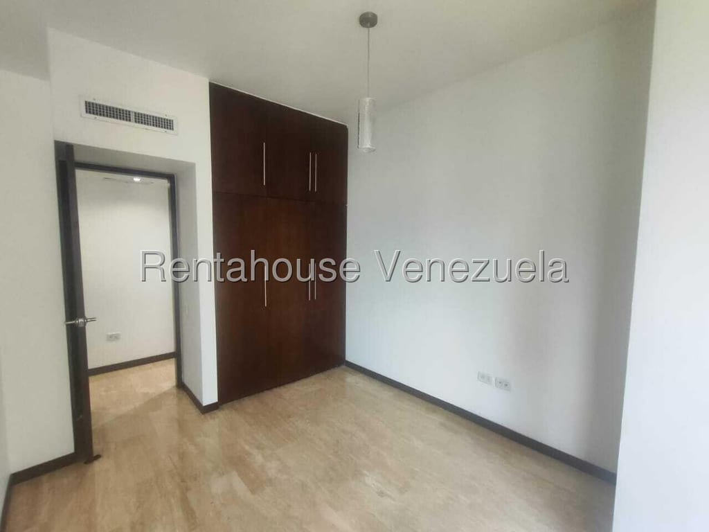 Apartamento en Las Mesetas de Santa Rosa de Lima, Caracas
