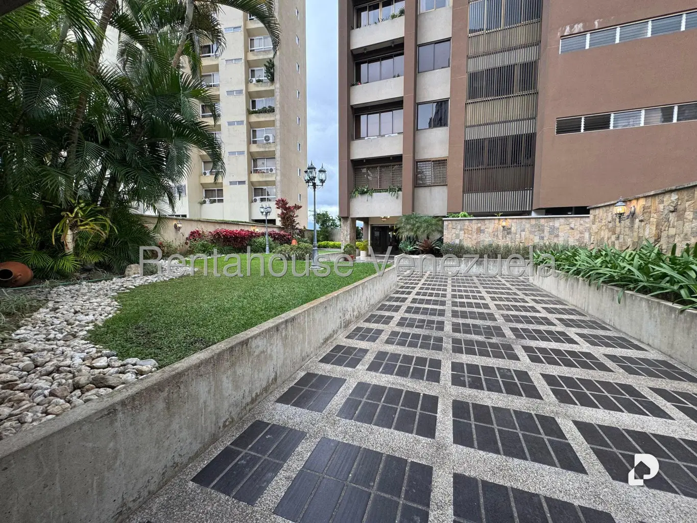 Apartamento en Lomas de Prados del Este, Caracas – 30