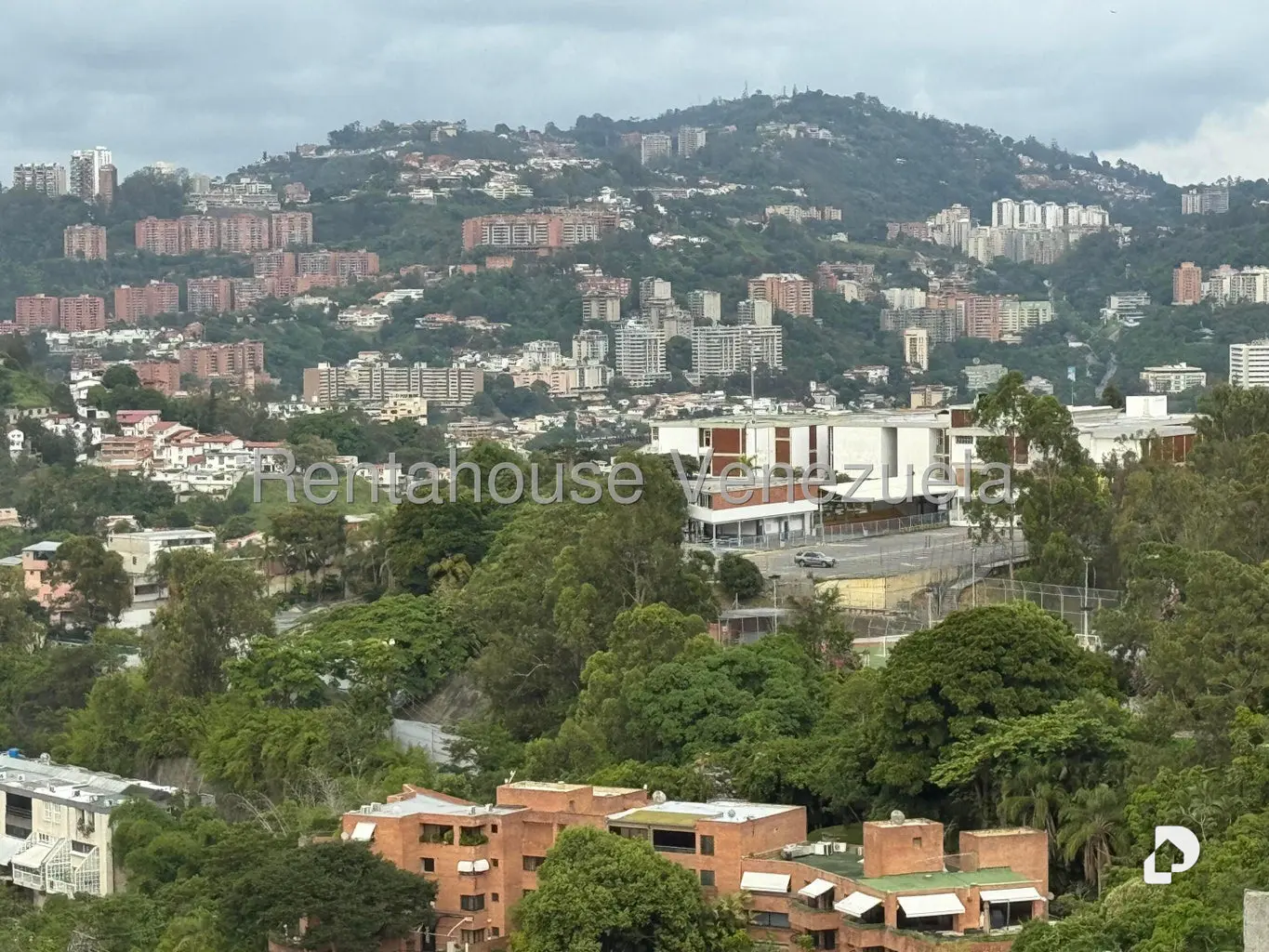 Apartamento en Lomas de Prados del Este, Caracas – 11