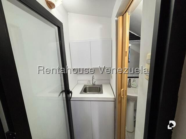 Local comercial en La Florida, Caracas – 13