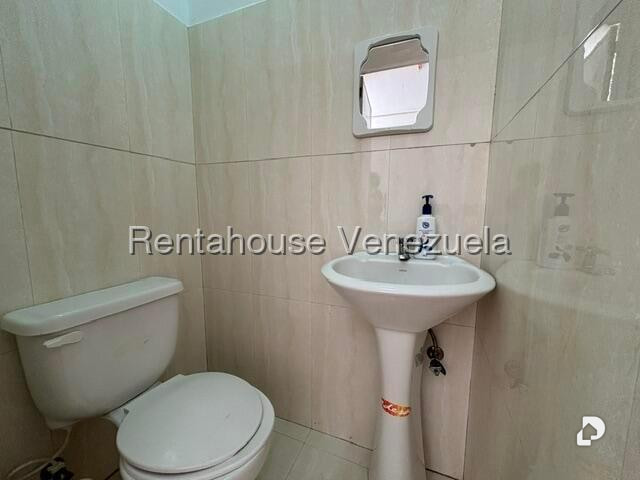 Local comercial en La Florida, Caracas – 18