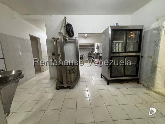 Local comercial en La Florida, Caracas – 24