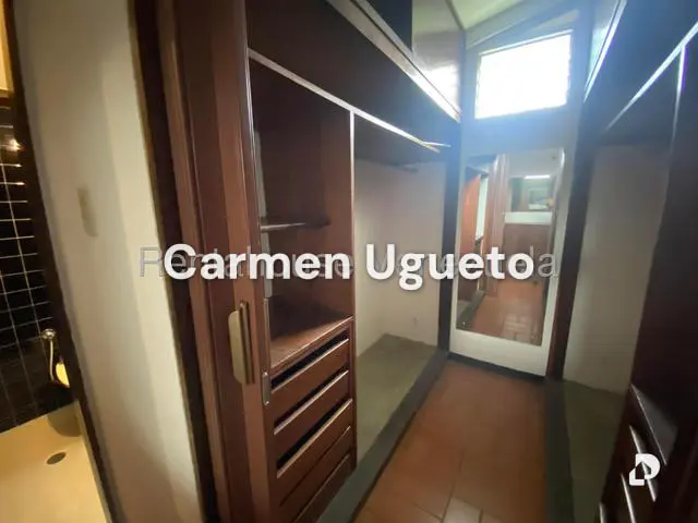 Casa en Prados del Este, Caracas – 25