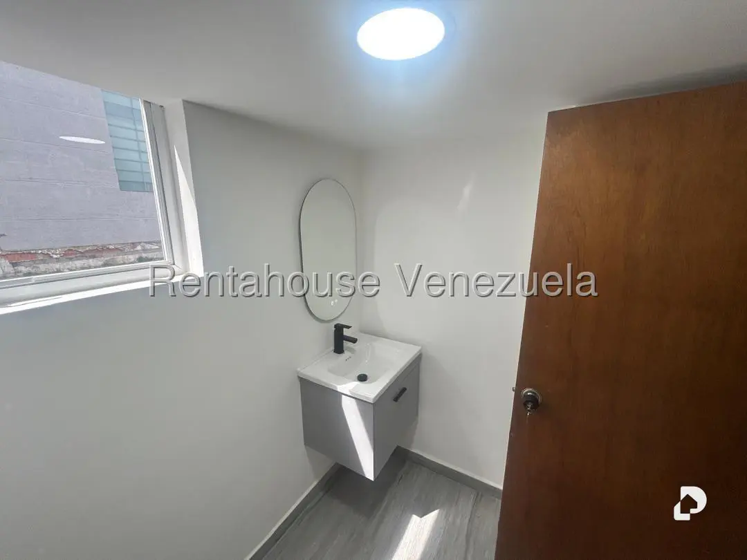 Oficina en Las Mercedes, Caracas – 12