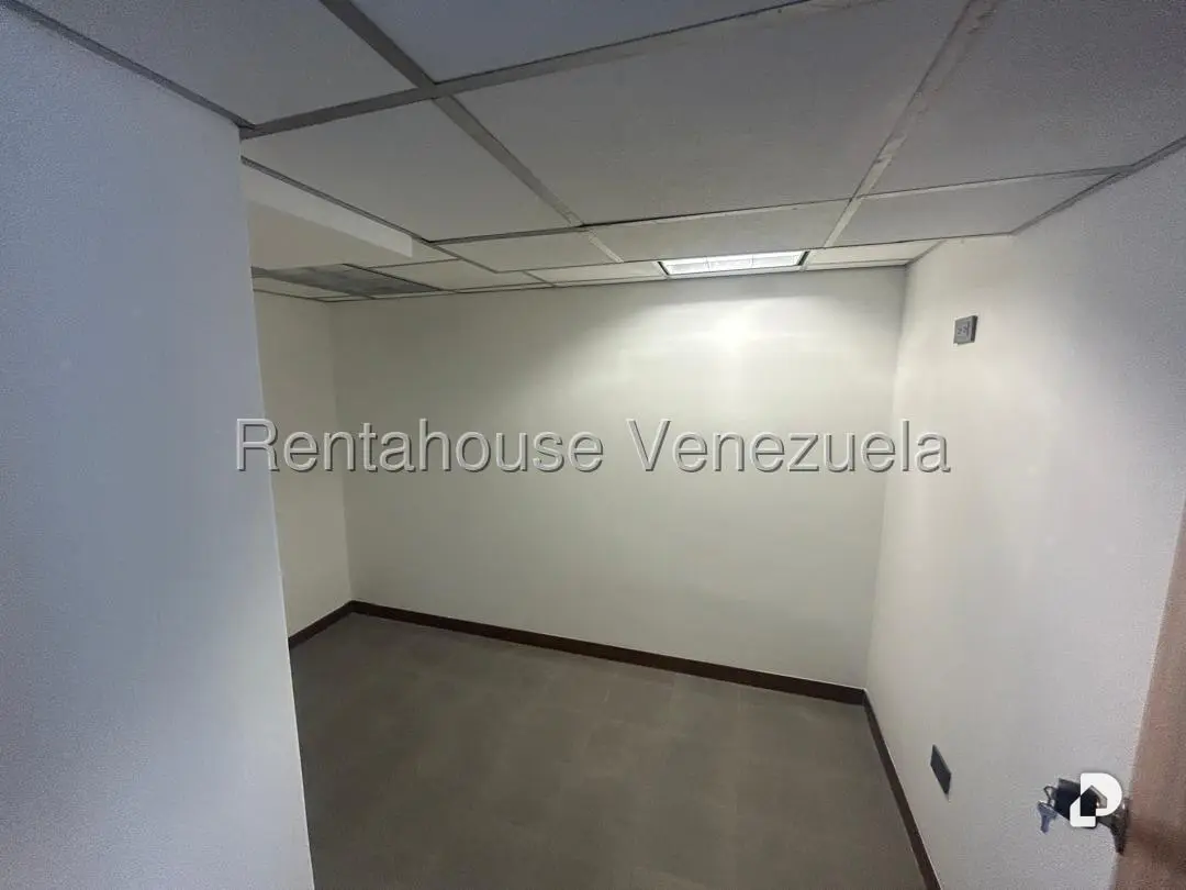 Oficina en Las Mercedes, Caracas – 9