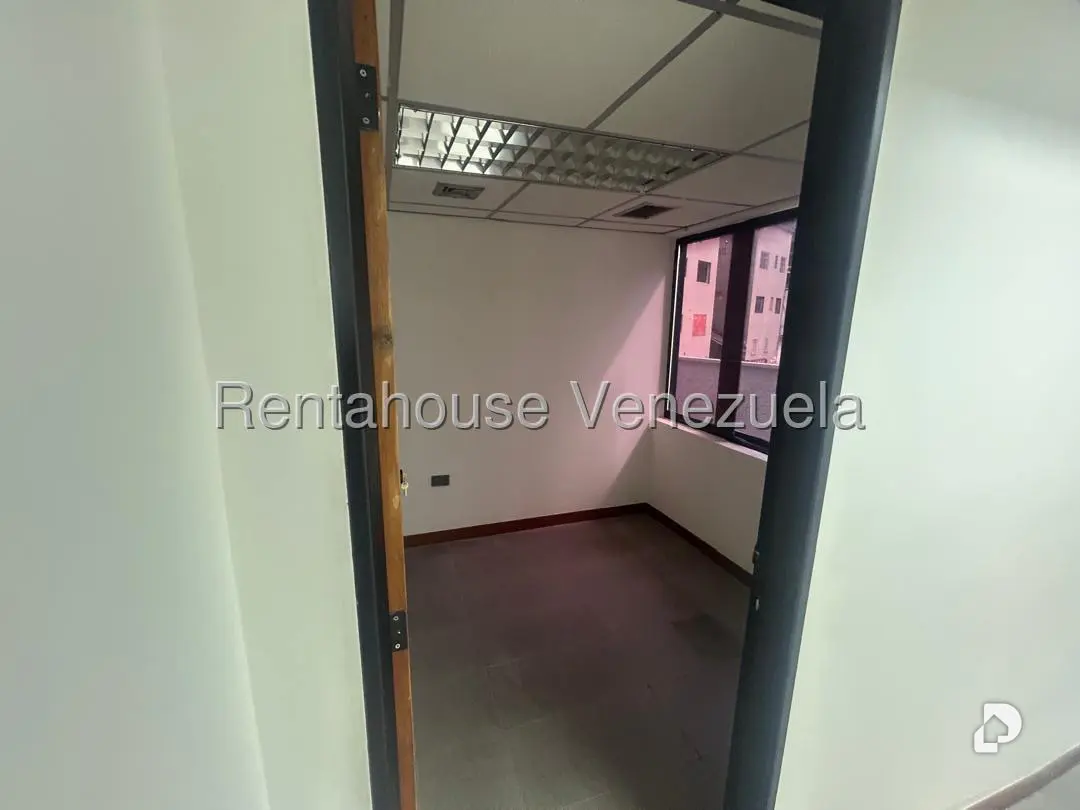 Oficina en Las Mercedes, Caracas – 8