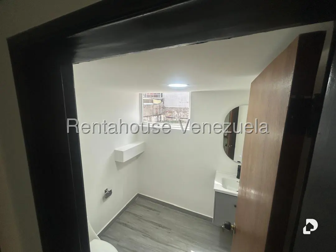 Oficina en Las Mercedes, Caracas – 11