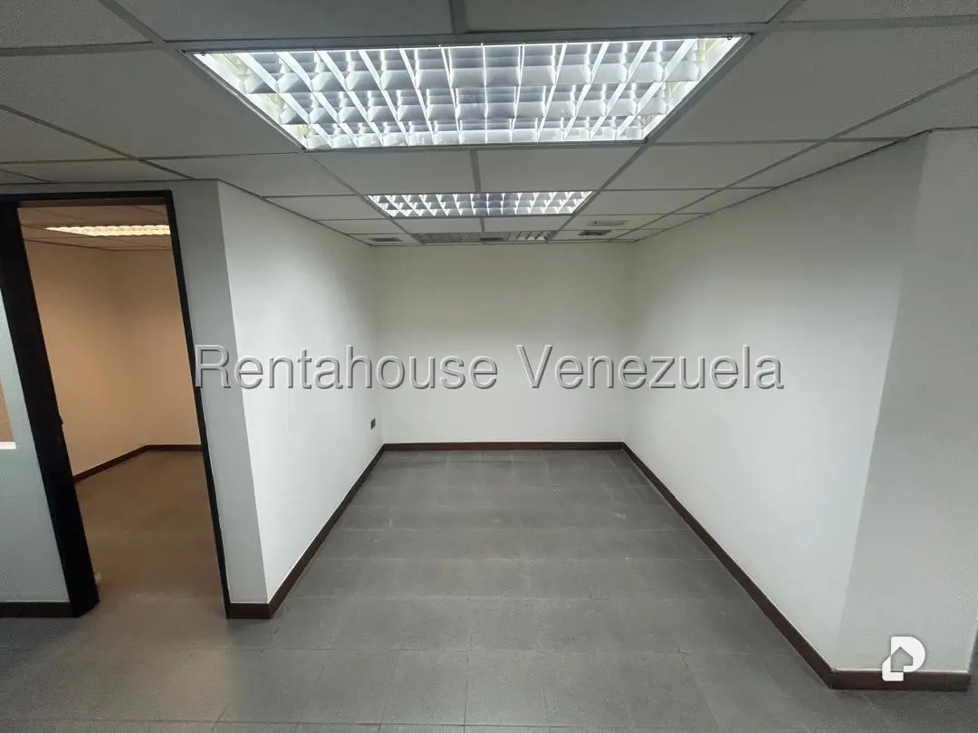 Oficina en Las Mercedes, Caracas – 6