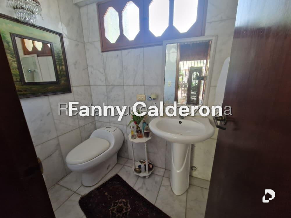 Casa en Santa Paula, Caracas – 25