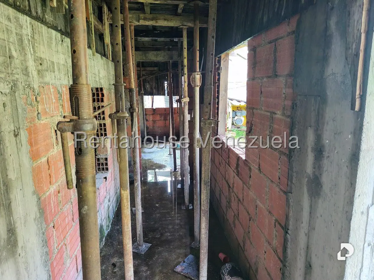 Casa en Miranda, Caracas – 24