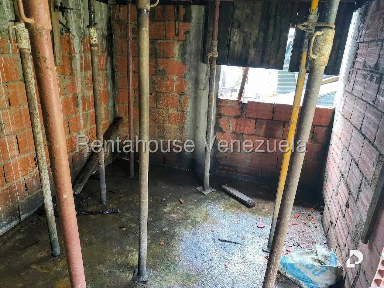 Casa en Miranda, Caracas – 26