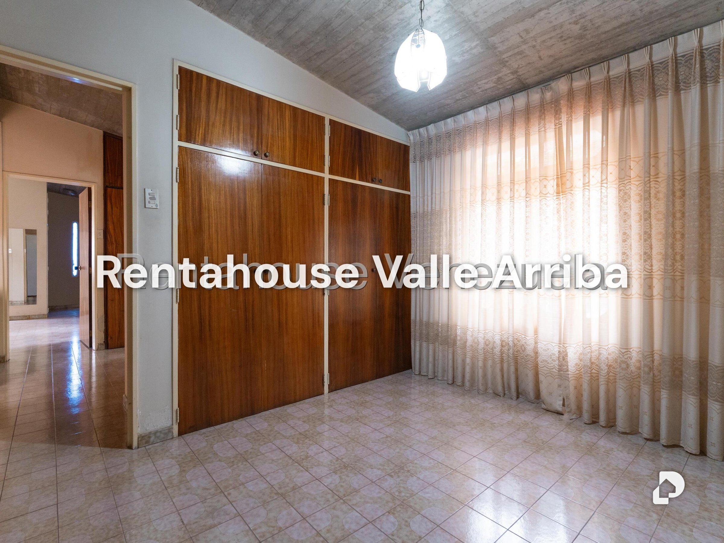 Casa en Alto Prado, Caracas – 30