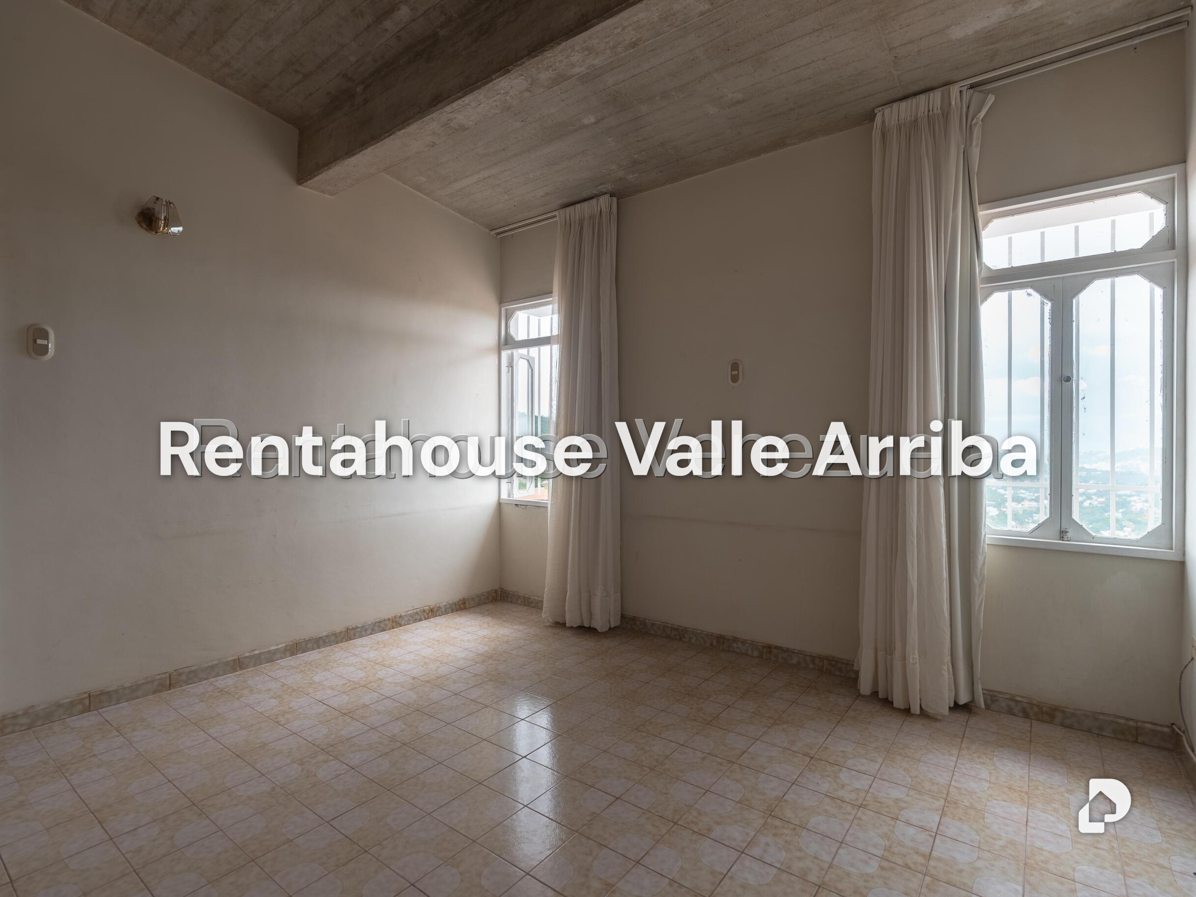 Casa en Alto Prado, Caracas – 22