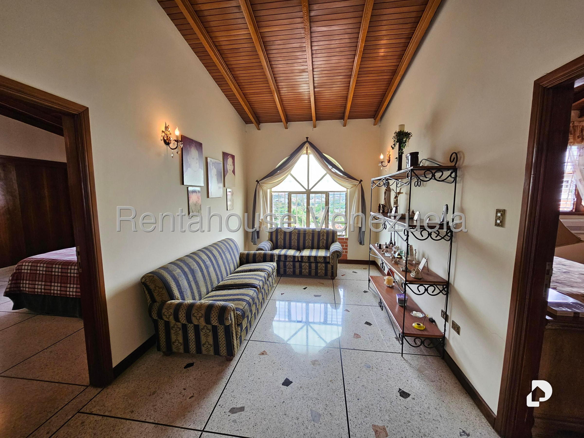 Casa en Prados del Este, Caracas – 28