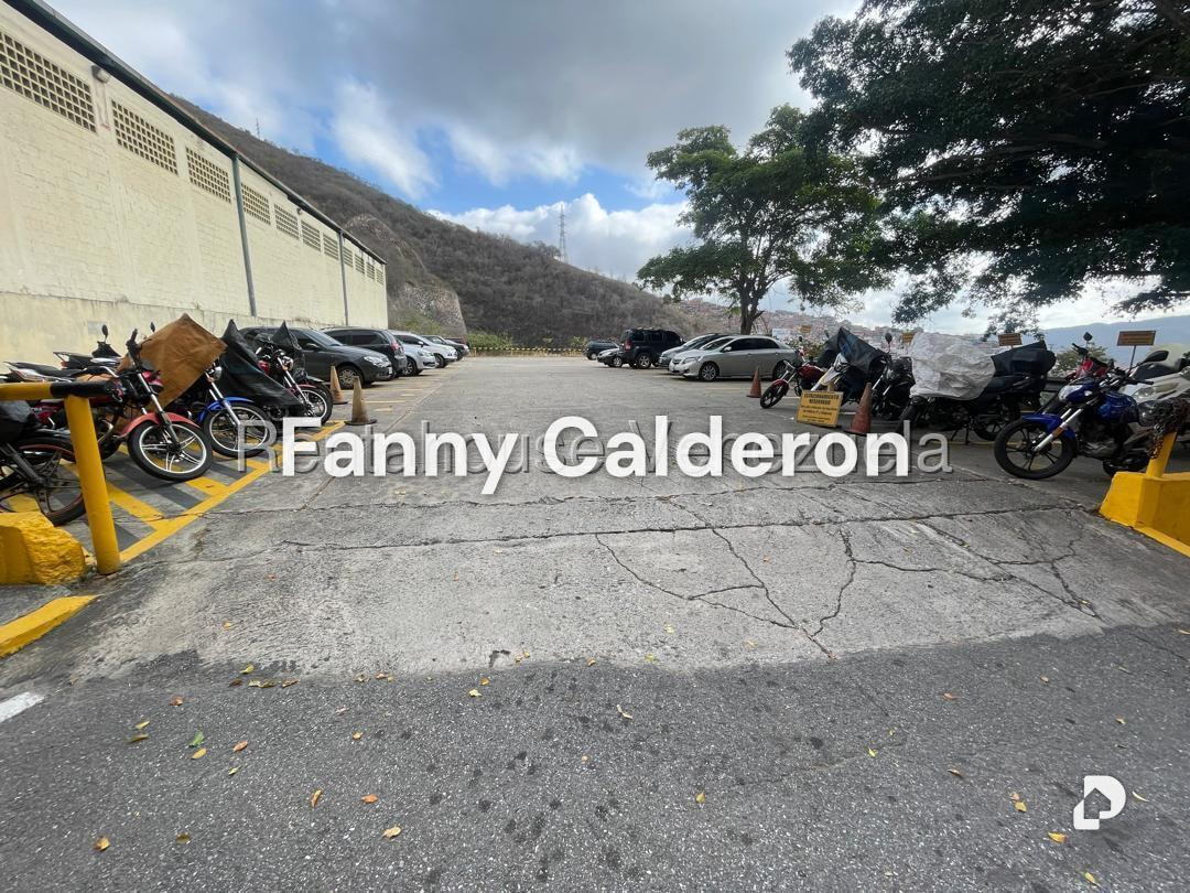 Local comercial en El Valle, Caracas – 13