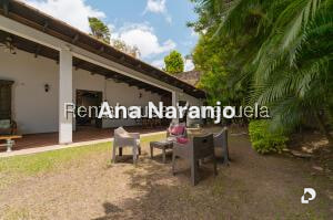 Casa en Prados del Este, Caracas – 25
