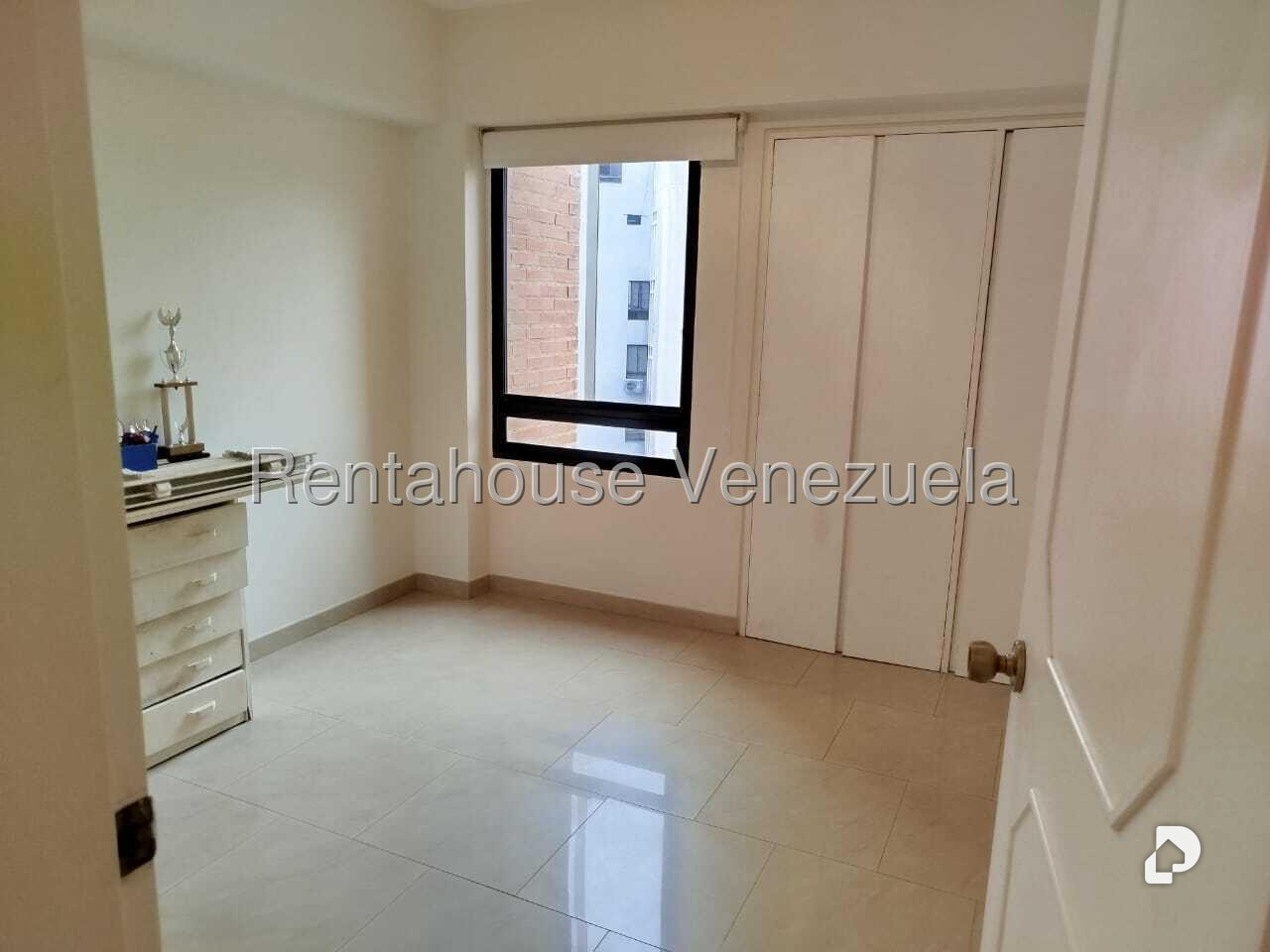 Apartamento en Las Esmeraldas, Caracas – 23