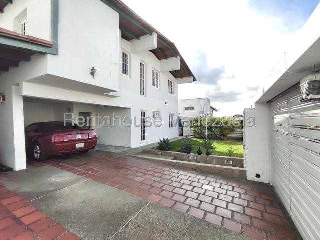 Casa en Santa Paula, Caracas - 1