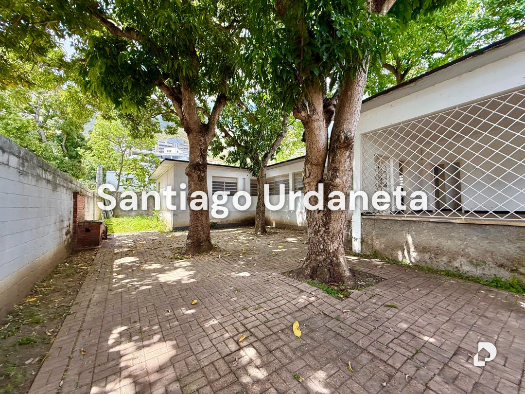 Casa en Altamira, Caracas – 15