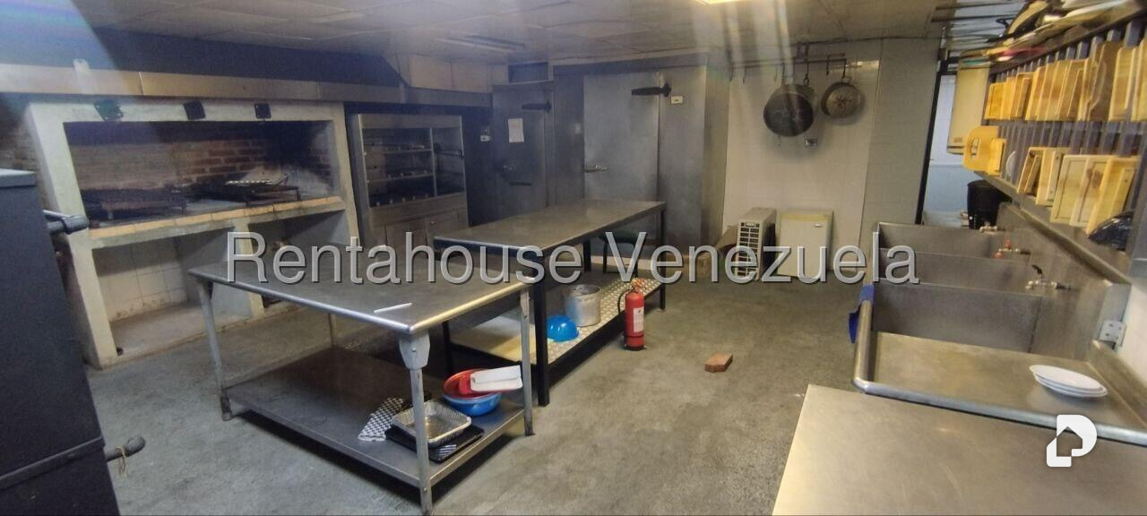 Local comercial en La Urbina, Caracas – 18