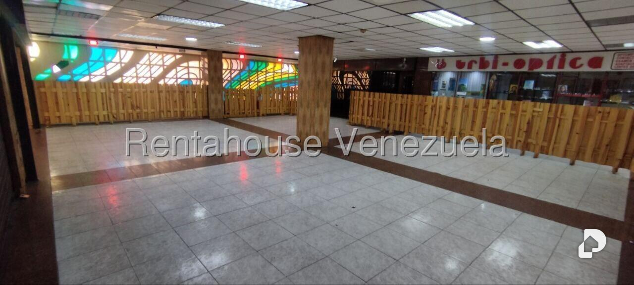 Local comercial en La Urbina, Caracas – 24