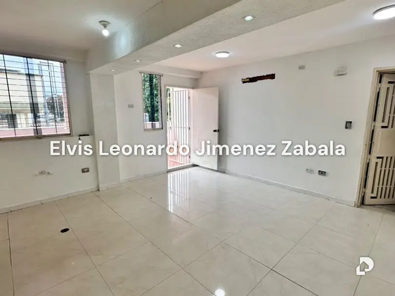 Local comercial en Parroquia Urbana San José, Valencia – 2