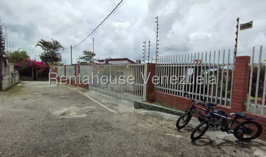 House in Los Salias, San Antonio de Los Altos - 1