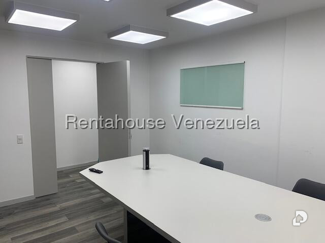 Apartamento en Los Palos Grandes, Caracas – 13