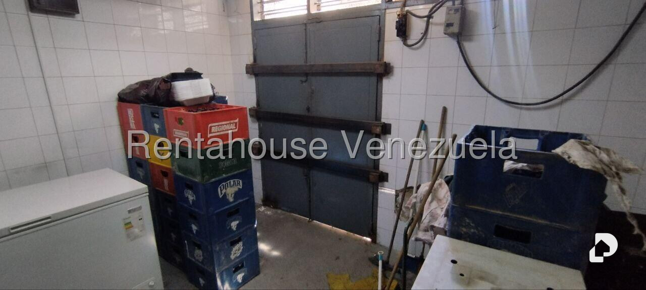 Local comercial en La Urbina, Caracas – 15