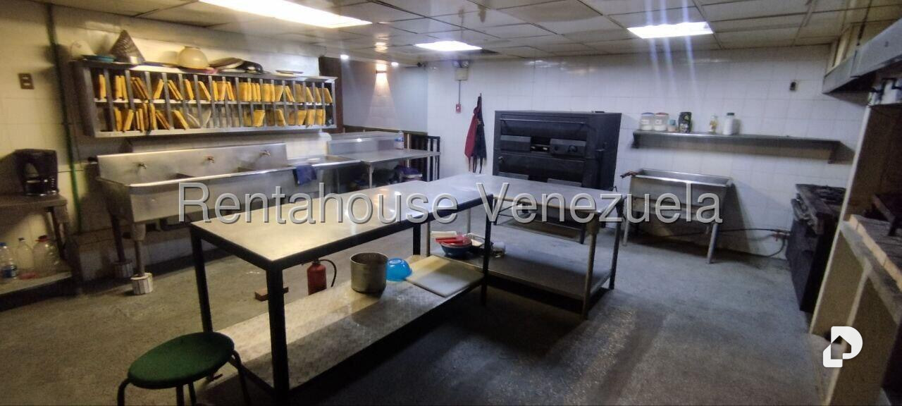 Local comercial en La Urbina, Caracas – 17