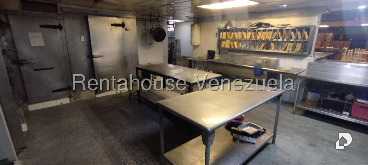 Local comercial en La Urbina, Caracas – 13