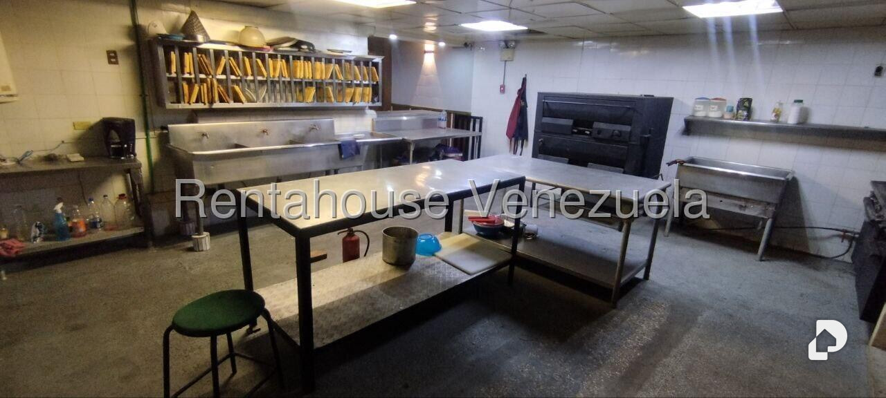 Local comercial en La Urbina, Caracas – 14