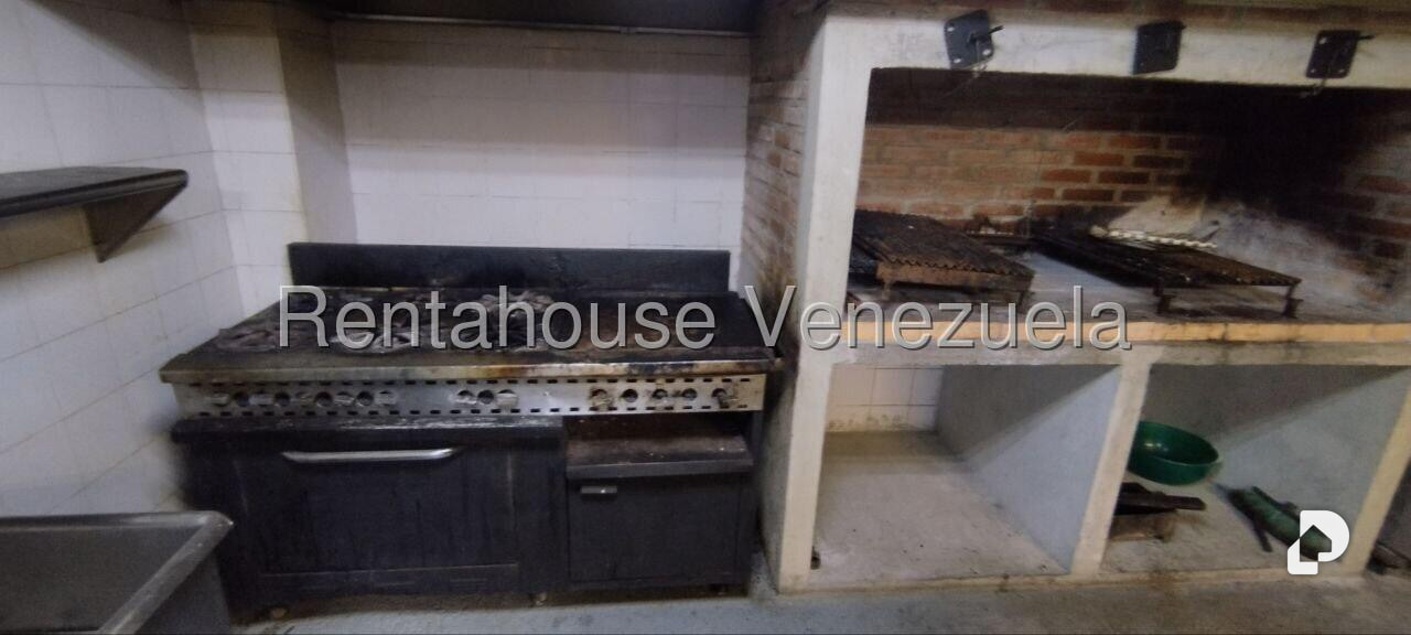Local comercial en La Urbina, Caracas – 12