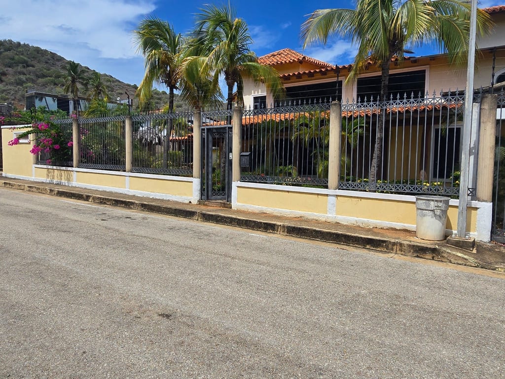 Casa en Paraiso, Pampatar - 1