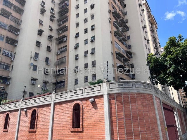 Apartamento en Urbanización El Centro, Maracay - 1