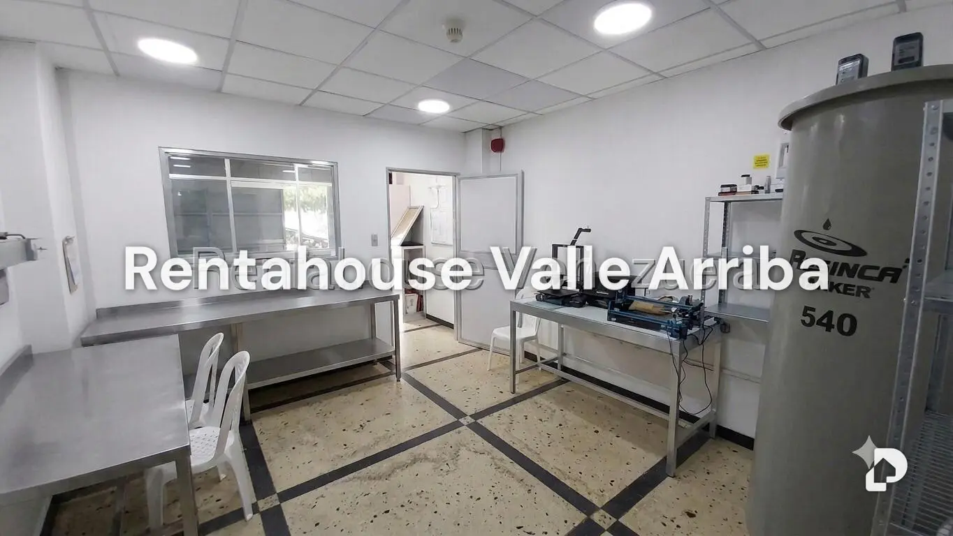 Local comercial en Vista Alegre, Caracas – 13