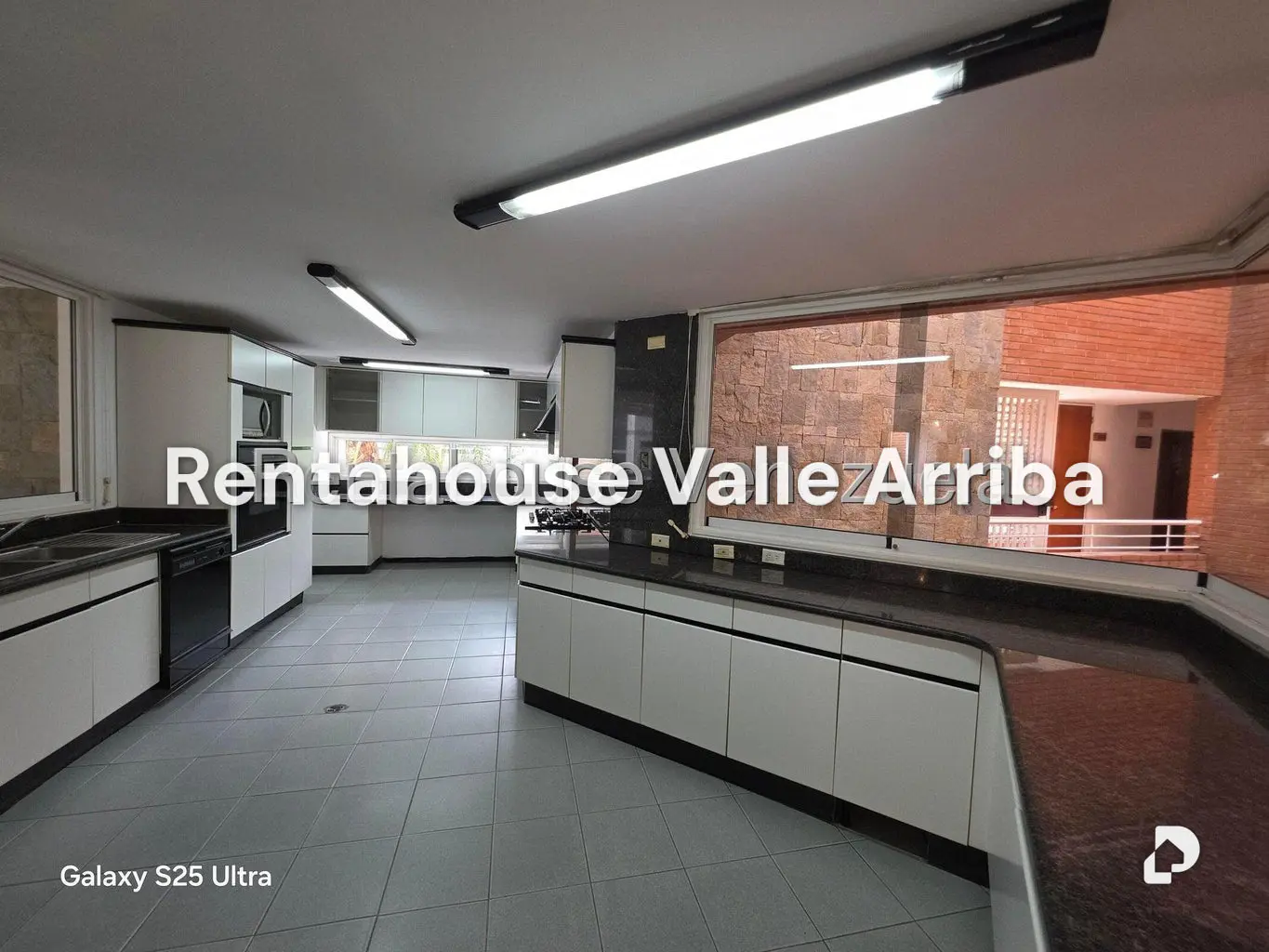 Apartamento en Las Mercedes, Caracas – 24