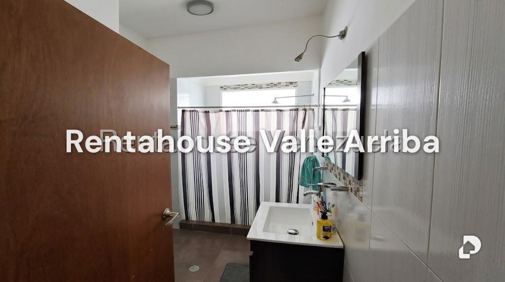 Casa en Altamira, Caracas – 12