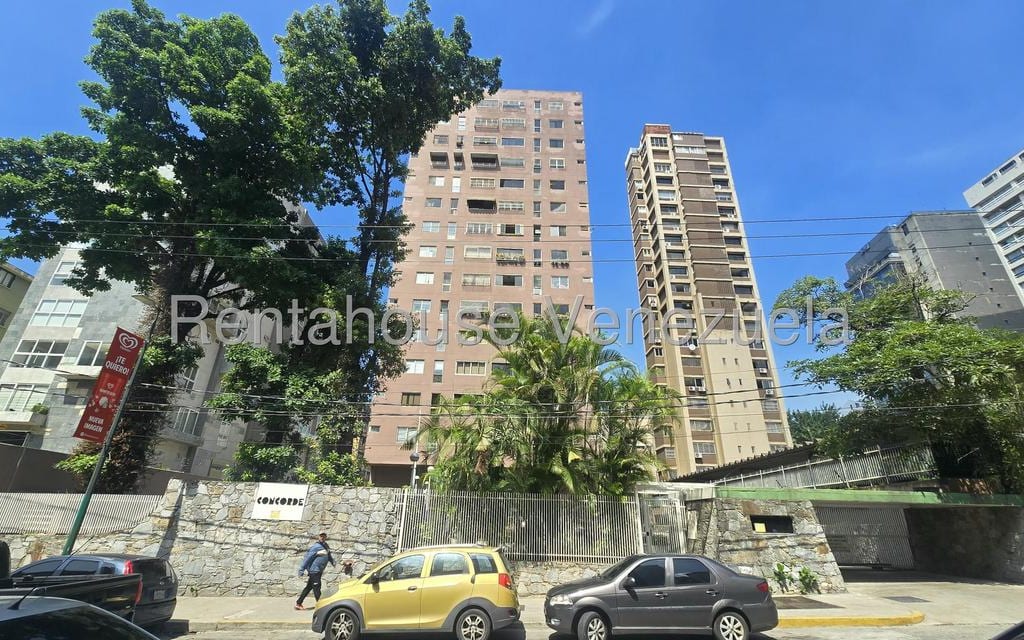 Apartment in Los Palos Grandes, Caracas - 1