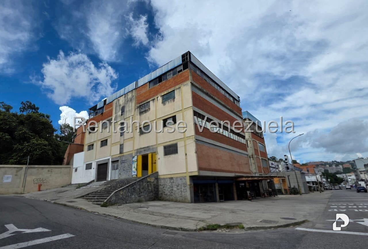 Edificio en La Trinidad, Caracas – 1